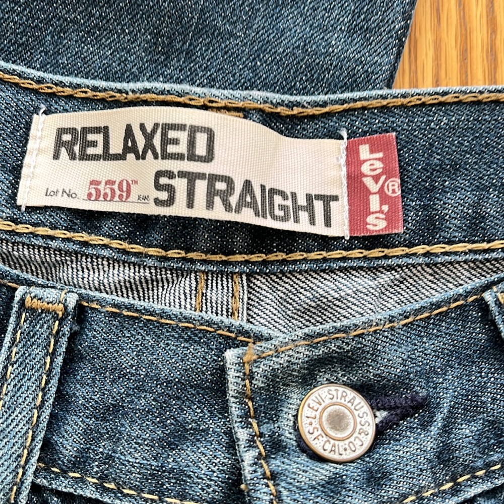 Levi’s 559 Relaxed Straight jeans. Excellent used condition. Will be a staple! - Picture 5 of 7